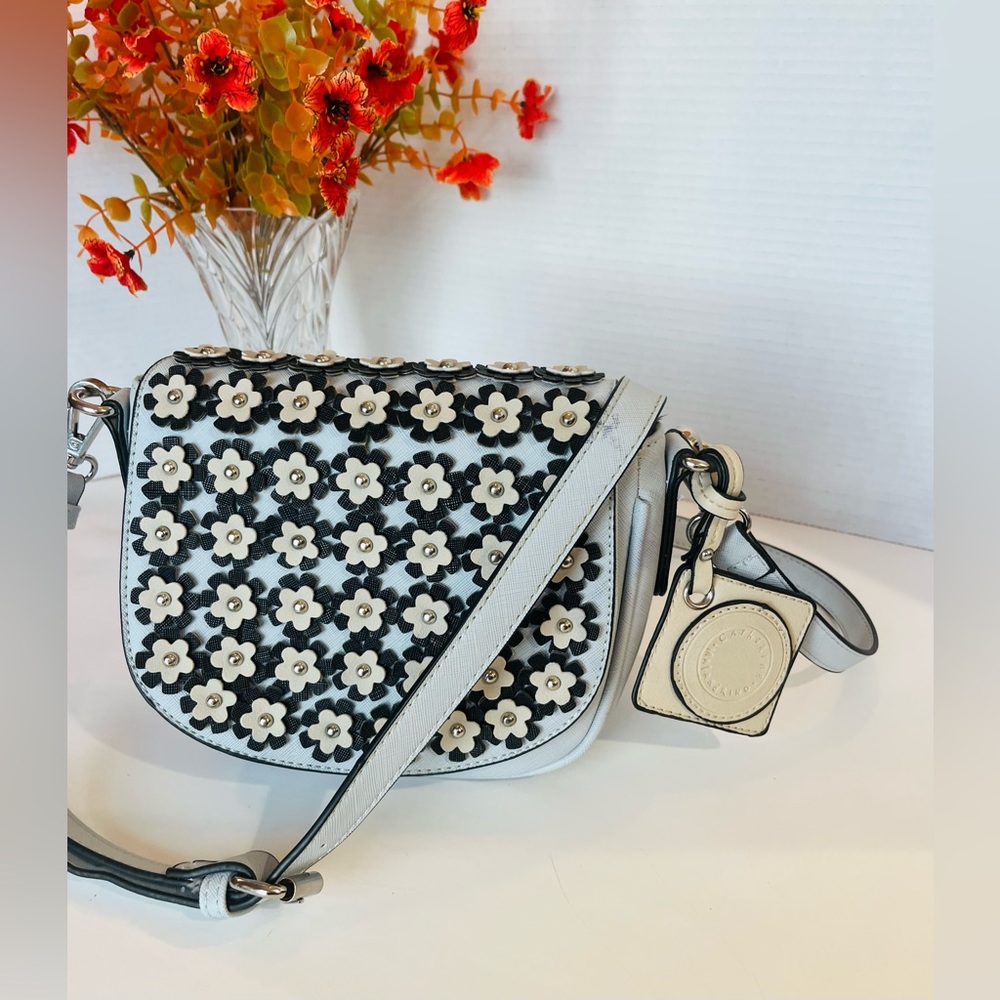 NWOT CATHERINE MALANDRINO Crossbody Floral “Daisy” Appliqué Silver Hardware